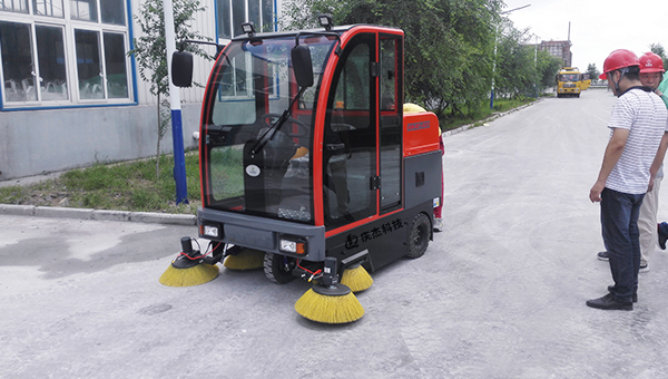 吸塵掃地車-清掃車-砂石廠使用慶杰掃地車，效果明顯